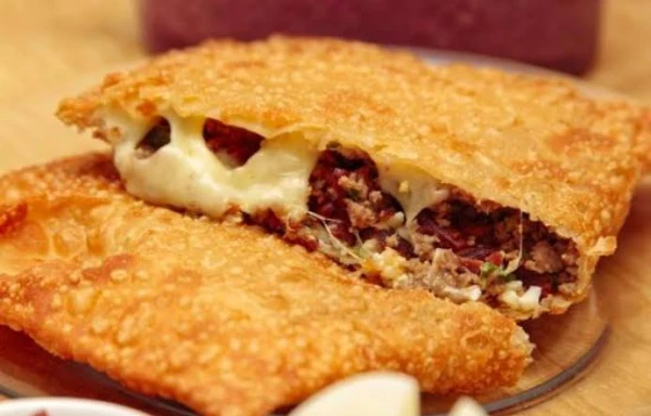Pastel de Carne Moída e Queijo